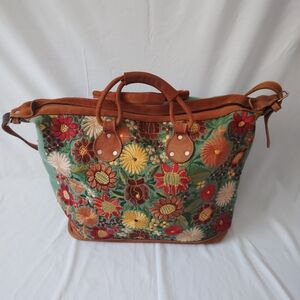 Embroidered Floral Tote Bag - Green and Tan